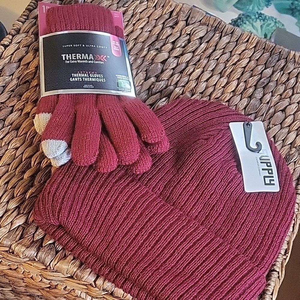 ThermaXX  GloveS And SUPPLY Burgandy Hat